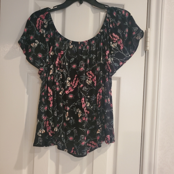 Black and hot Pink top - Picture 4 of 4